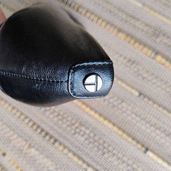 Classic Women's Tahari Black Leather Gallery Pumps size 9M US - Picture 8 of 15